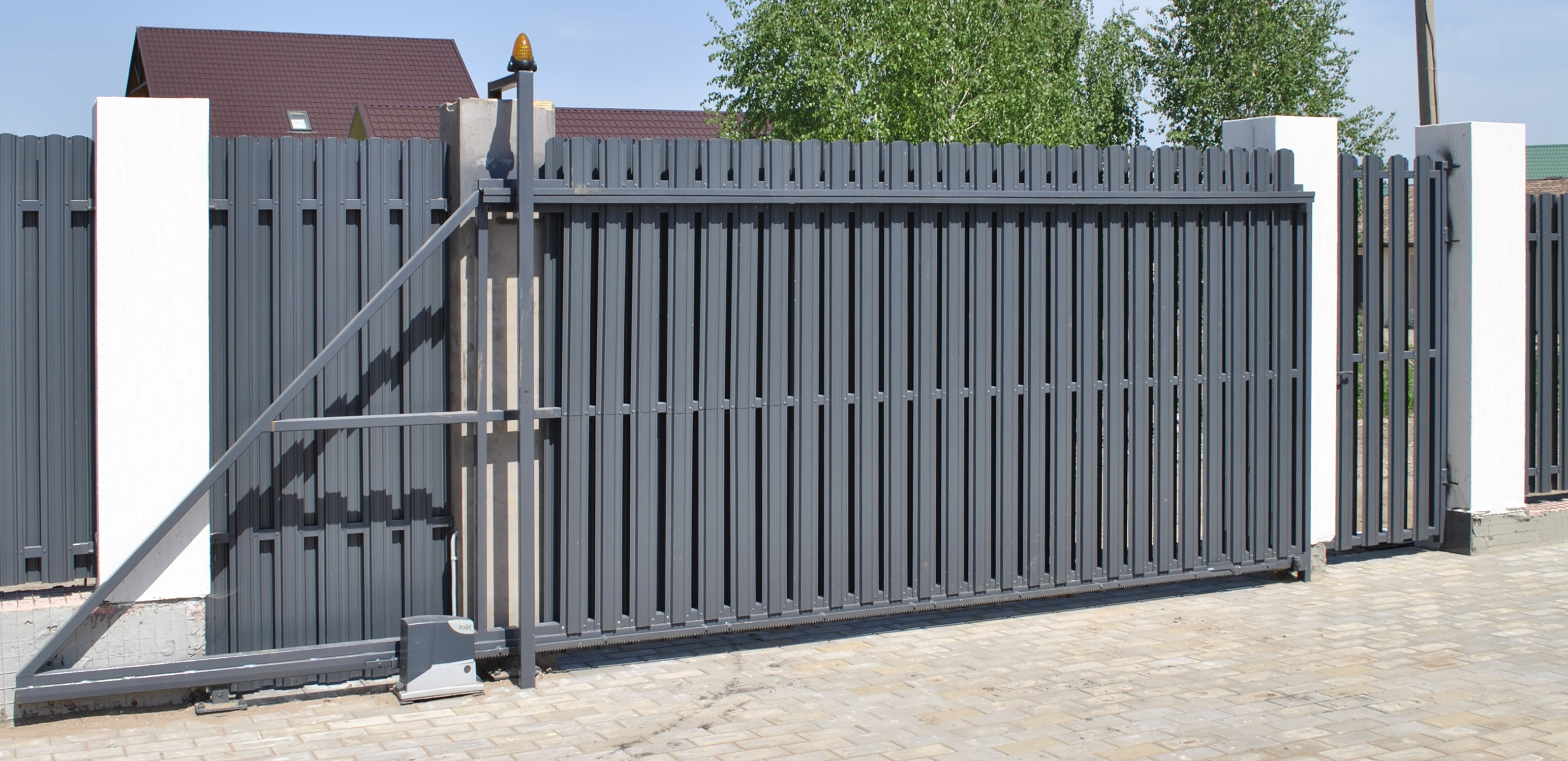 Ворота из металлического штакетника в Елизаветинской